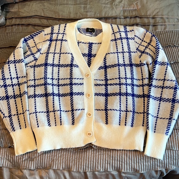 Fashion cardigan and tank sweater set - Picture 6 of 8